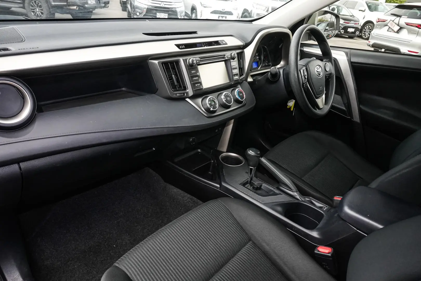 2013 Toyota RAV4 Gallery Image 10