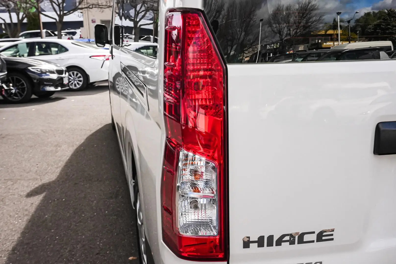 2019 Toyota Hiace Gallery Image 15