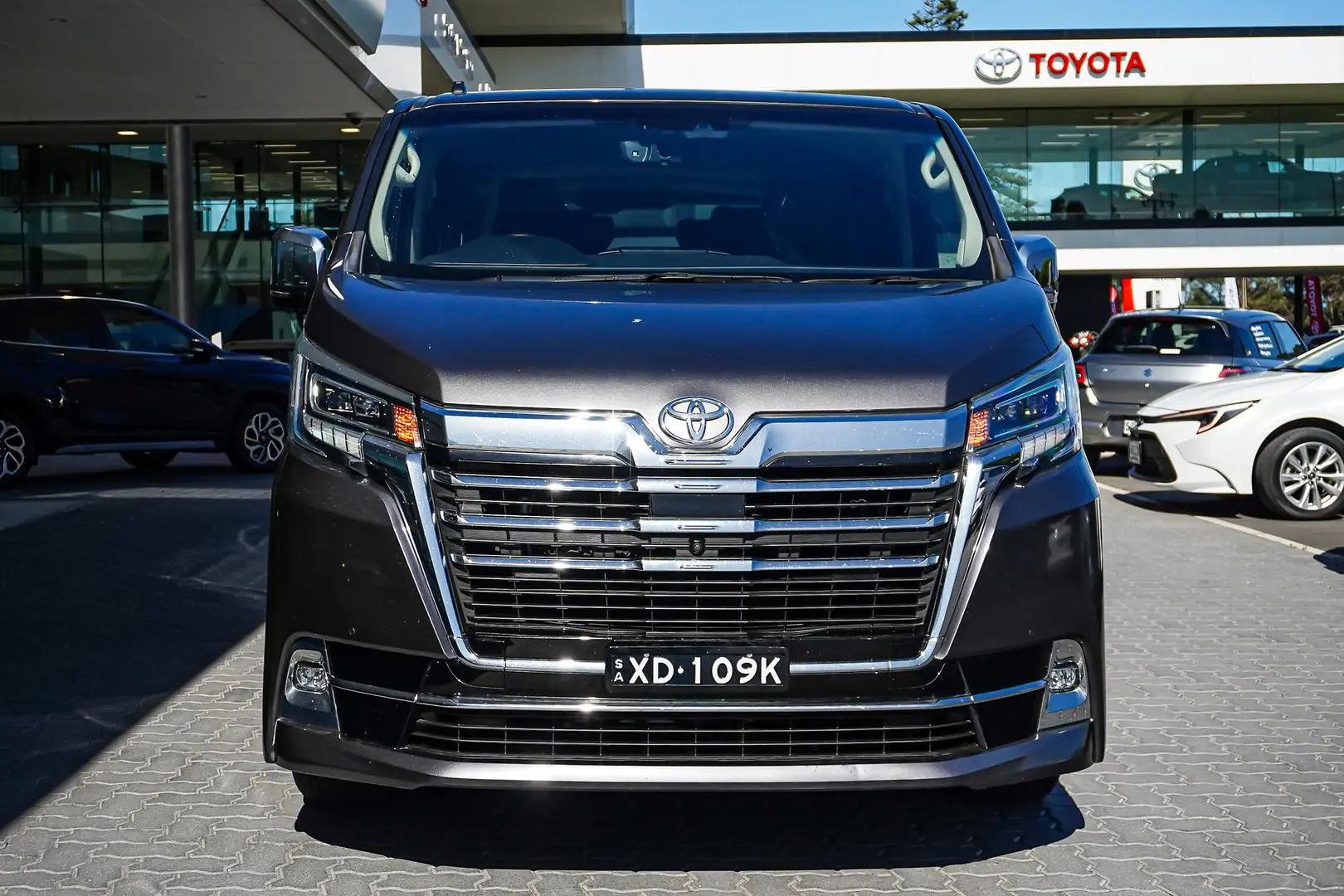 2019 Toyota Granvia Gallery Image 4