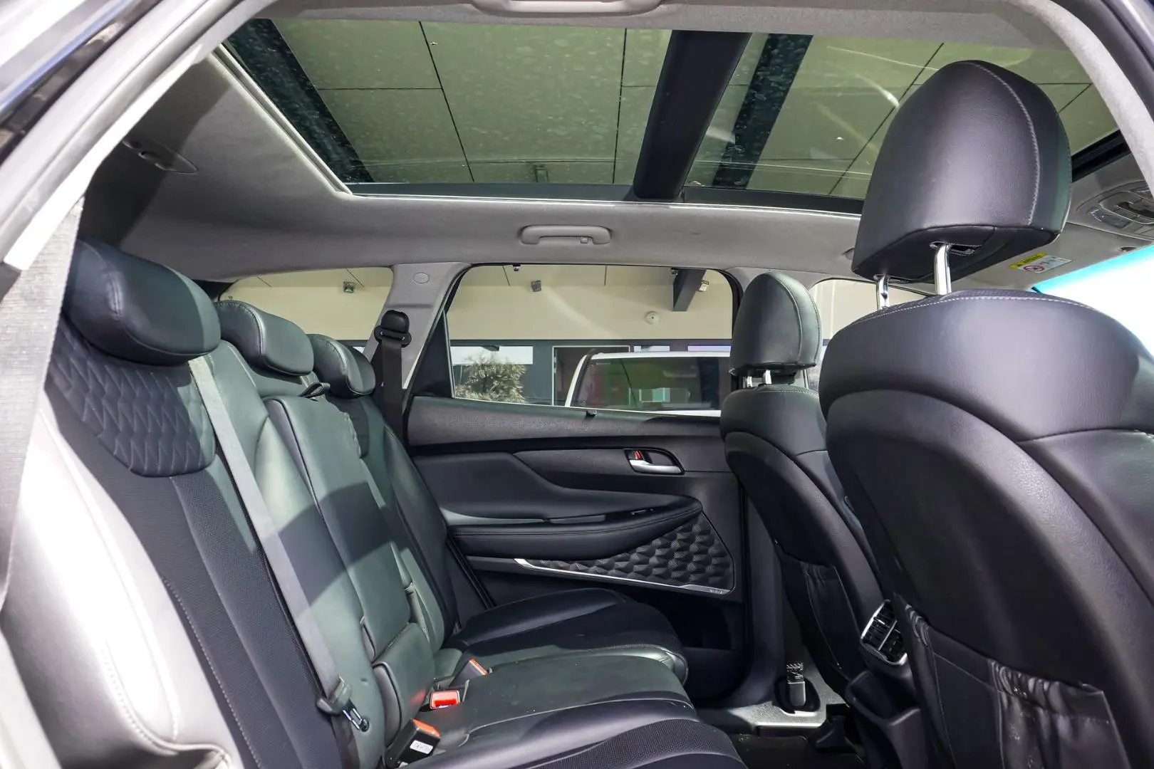 2018 Hyundai Santa Fe Gallery Image 8