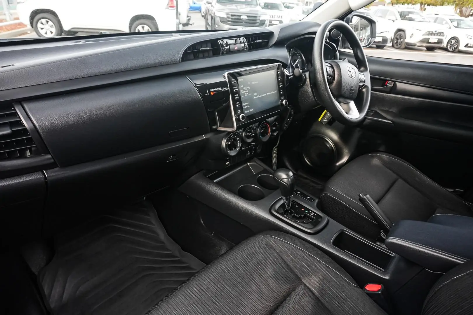 2022 Toyota Hilux Gallery Image 10