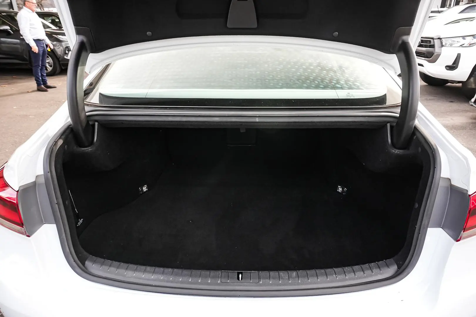 2014 Hyundai Genesis Gallery Image 11