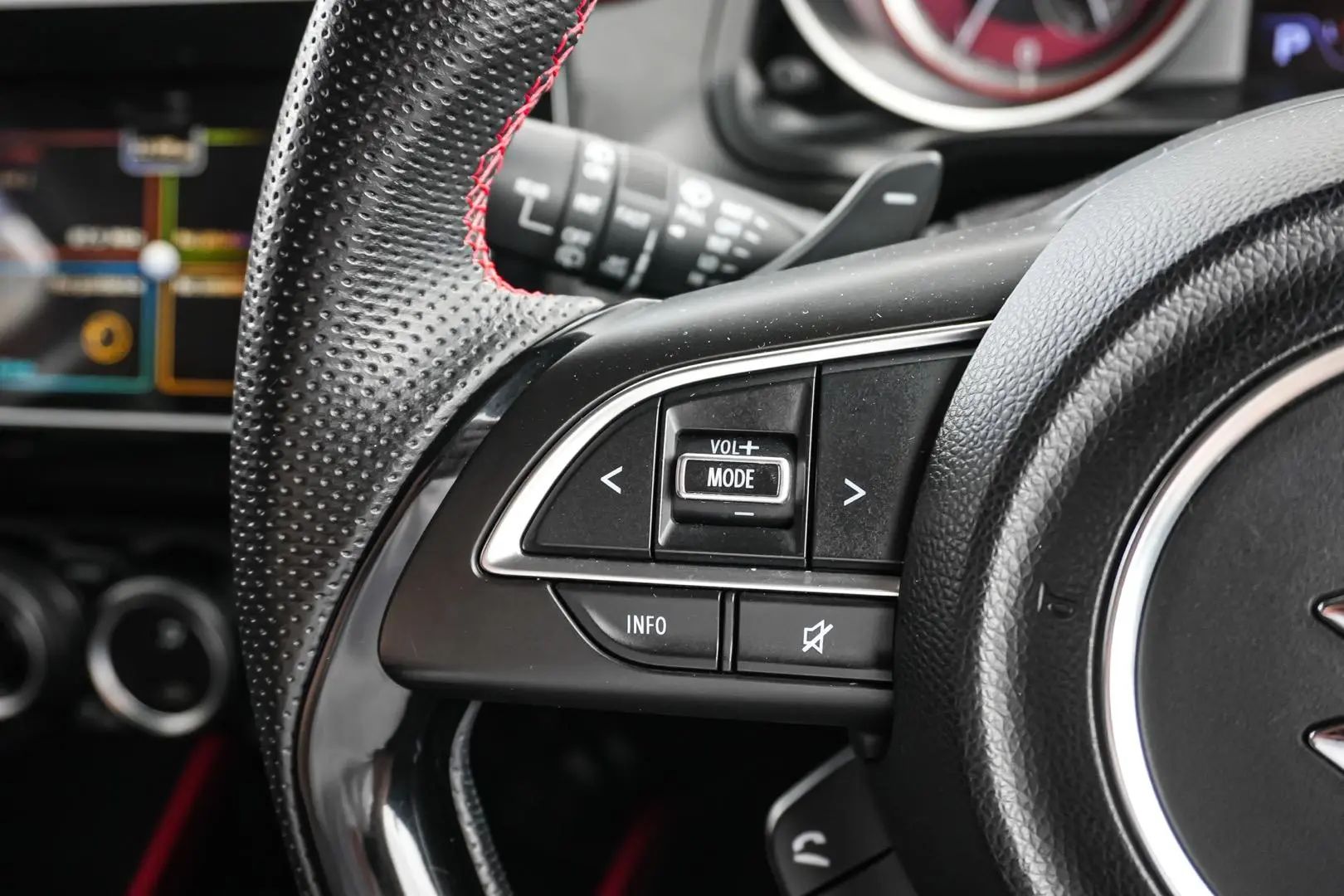 2020 Suzuki Swift Gallery Image 18