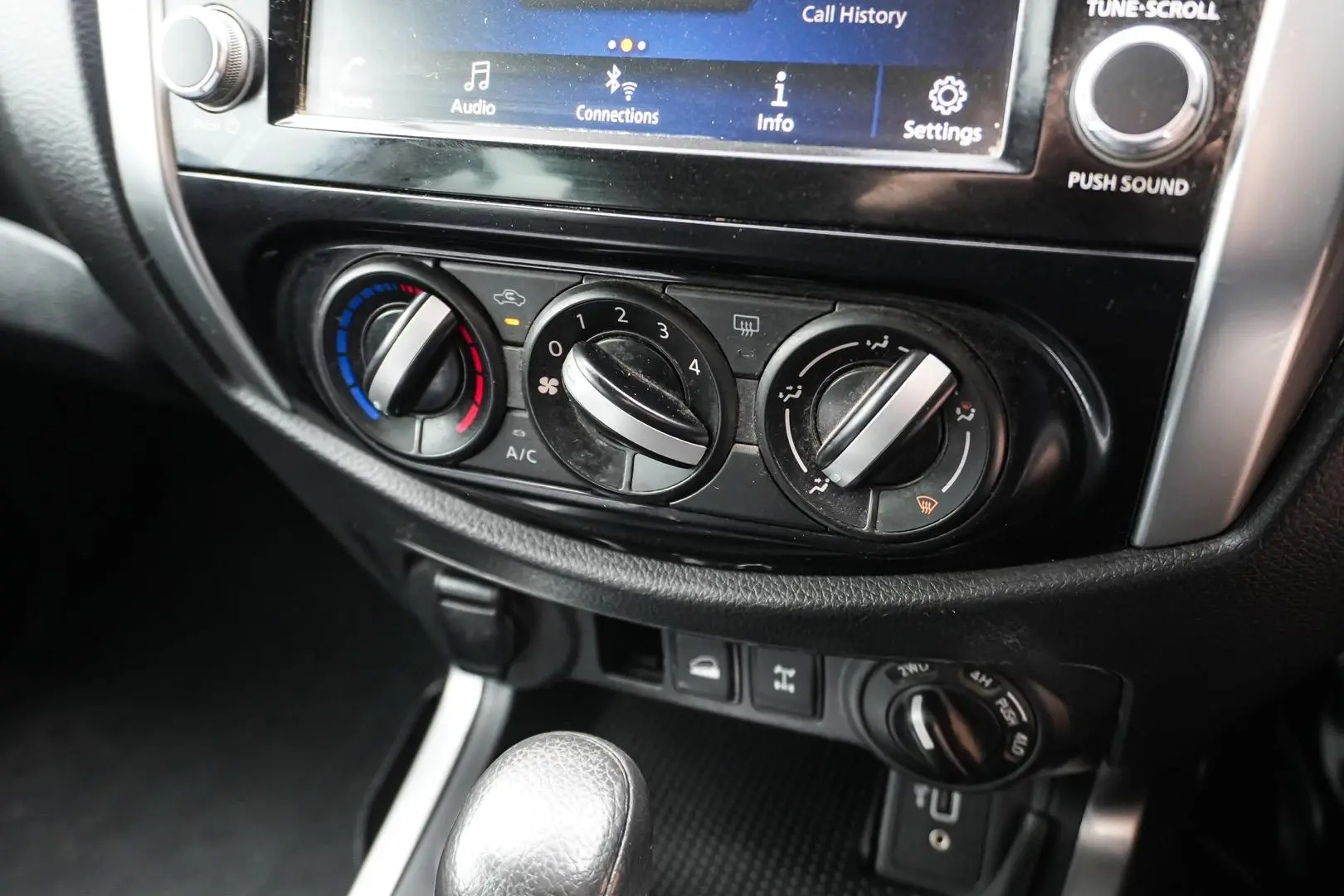 2022 Nissan Navara Gallery Image 20