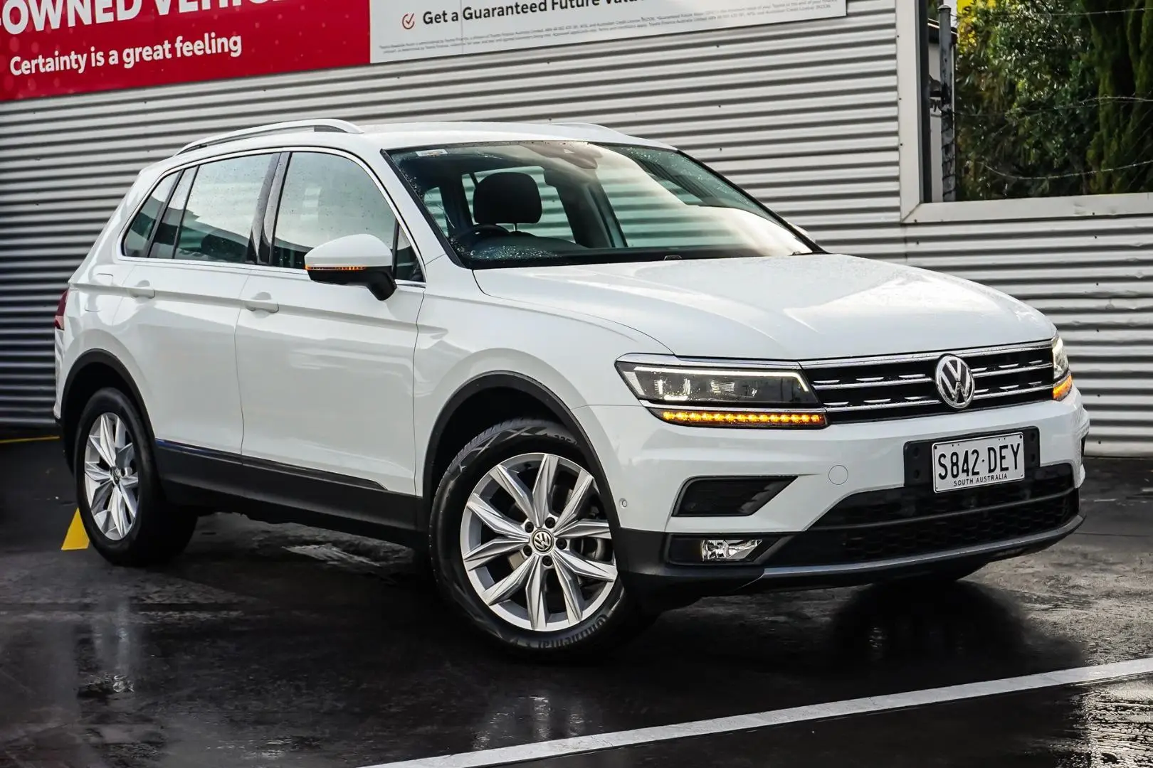 2019 Volkswagen Tiguan Gallery Image 1
