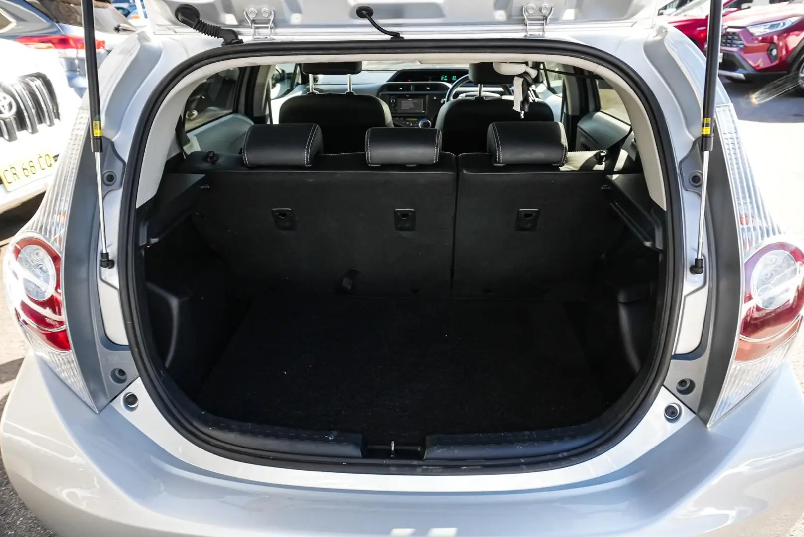 2012 Toyota Prius C Gallery Image 10