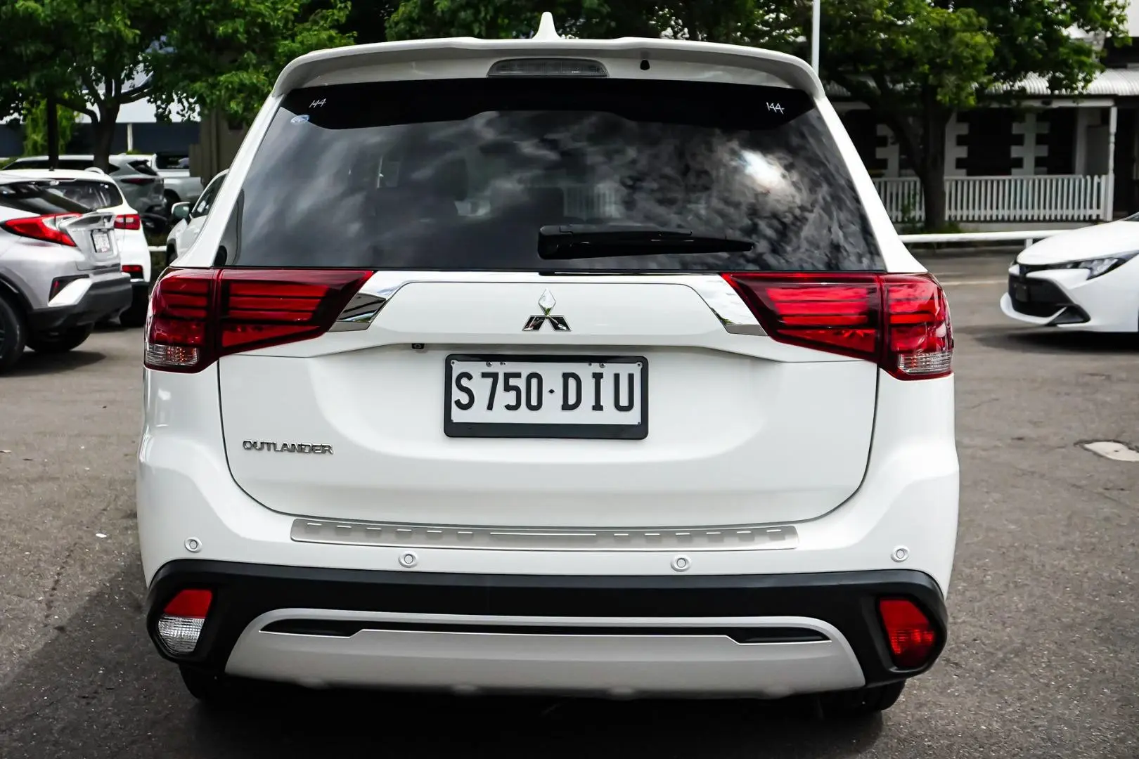 2018 Mitsubishi Outlander Gallery Image 6