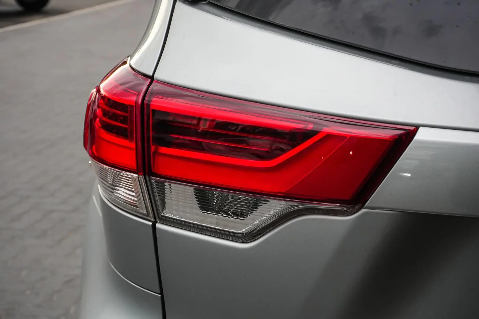 2016 Toyota Kluger Gallery Image 14