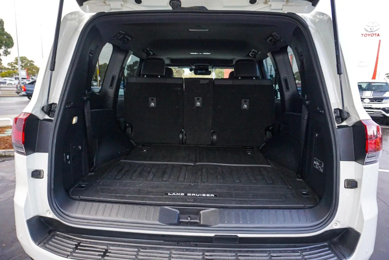2021 Toyota Landcruiser Gallery Image 11