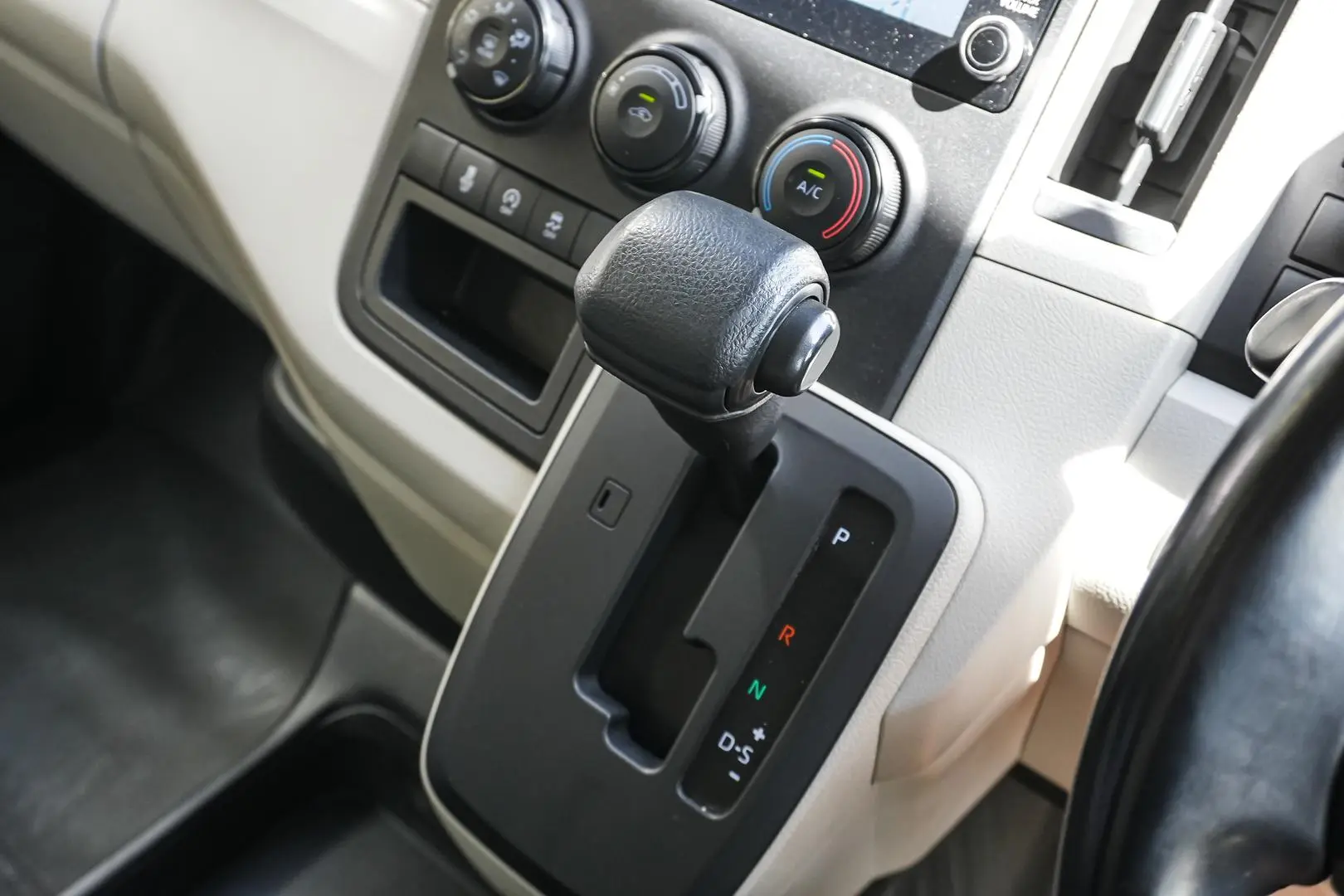 2020 Toyota Hiace Gallery Image 17