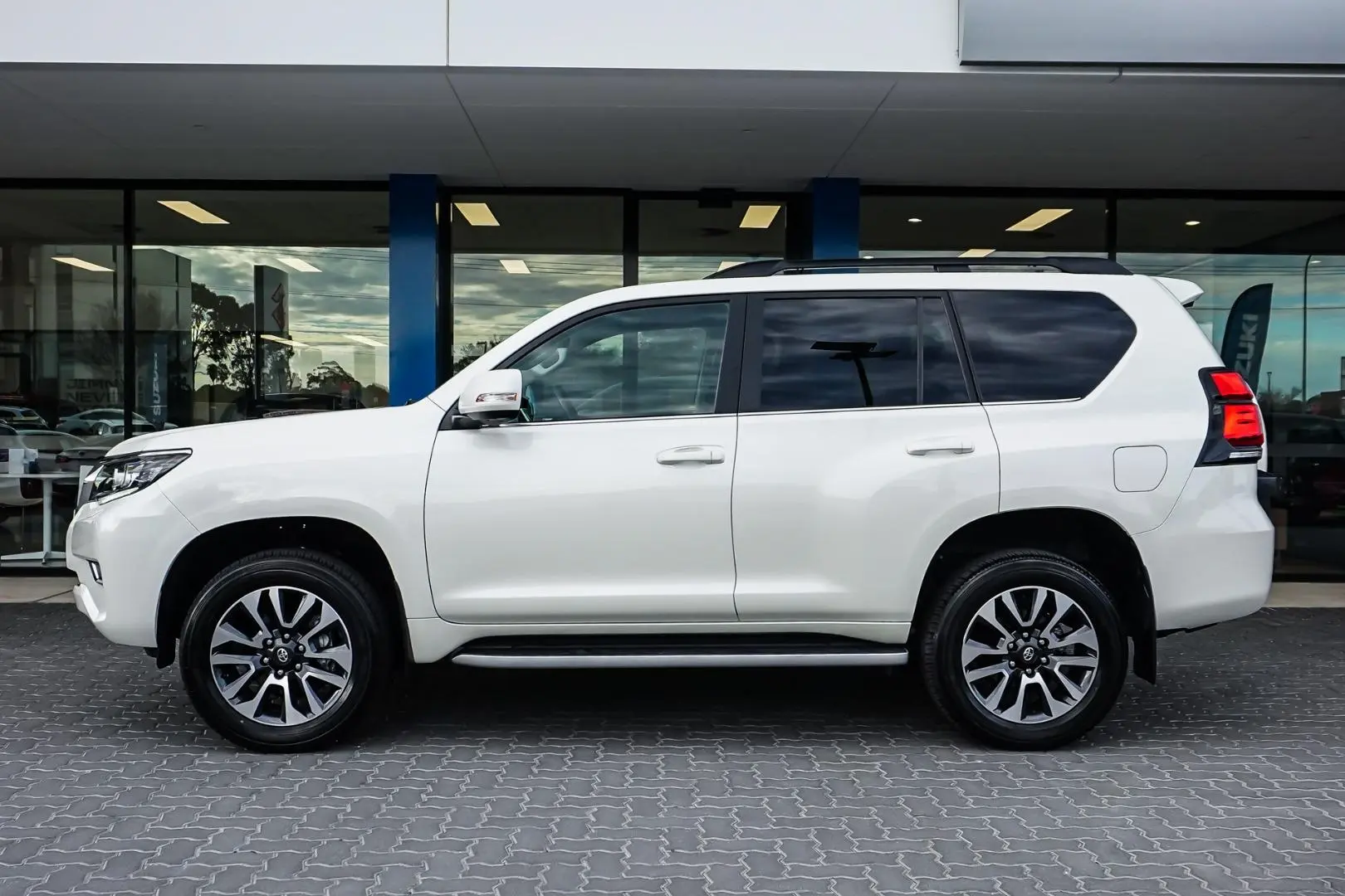 2022 Toyota Landcruiser Prado Gallery Image 3