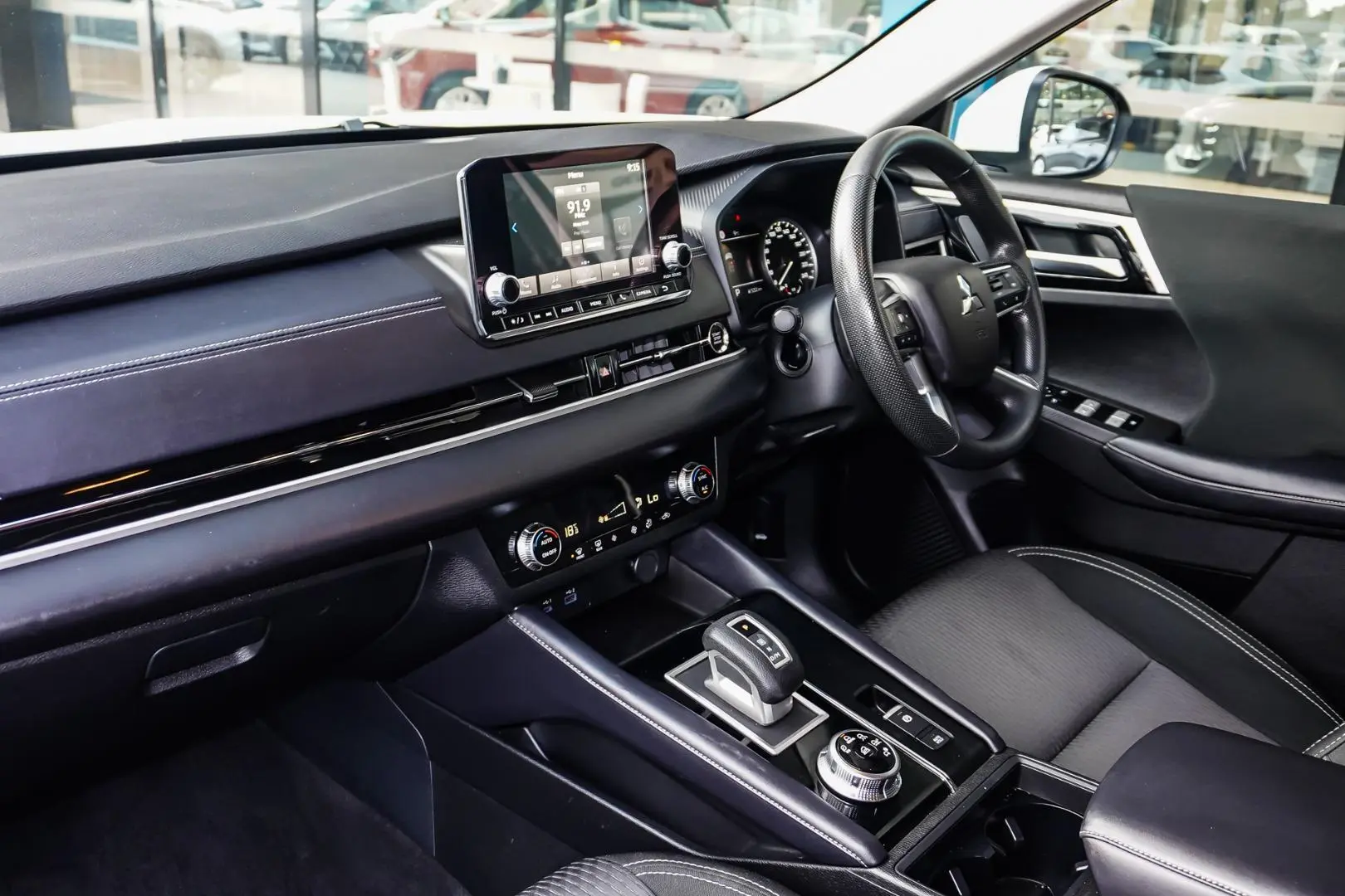 2023 Mitsubishi Outlander Gallery Image 12