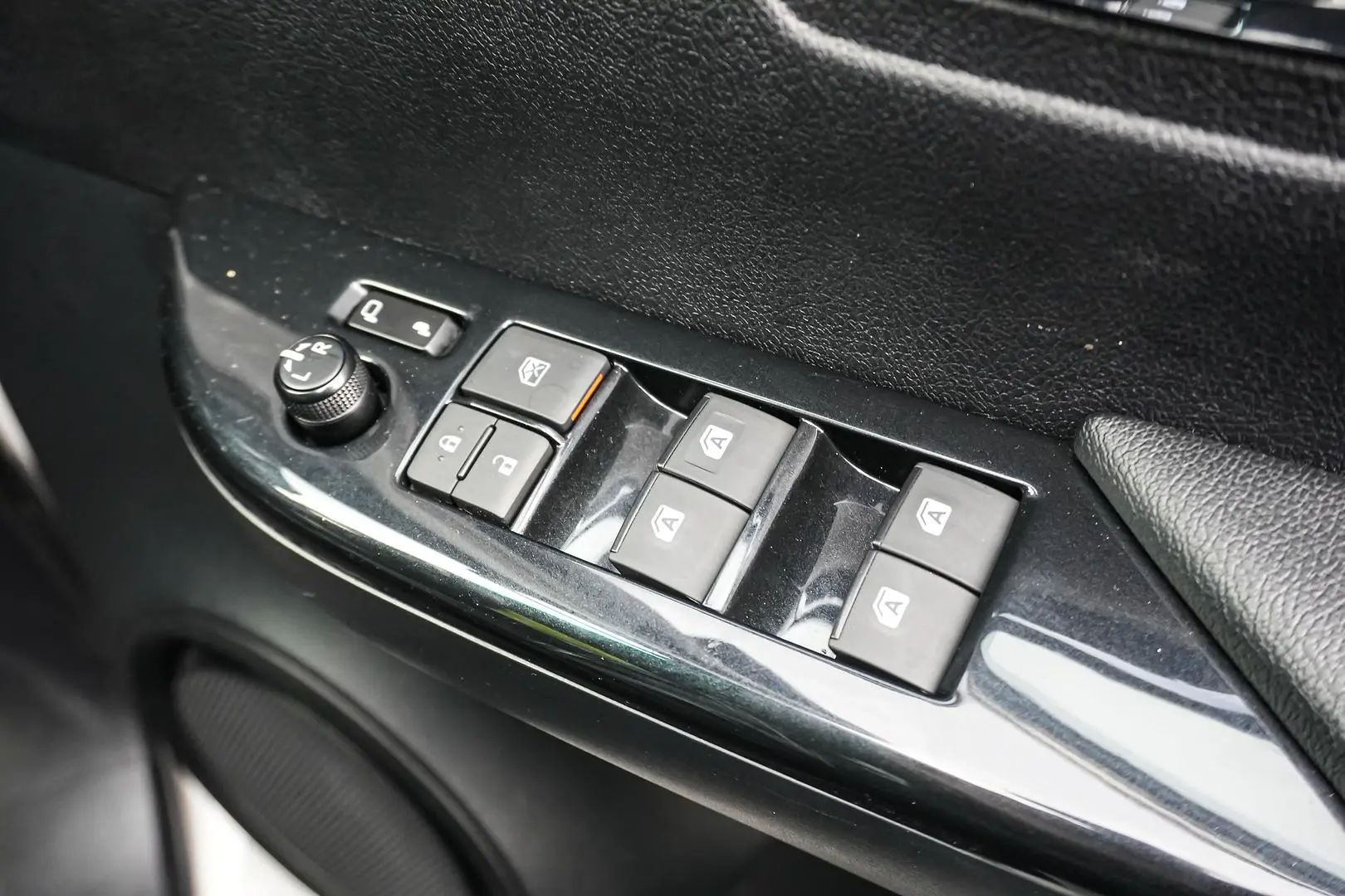 2024 Toyota Hilux Gallery Image 17