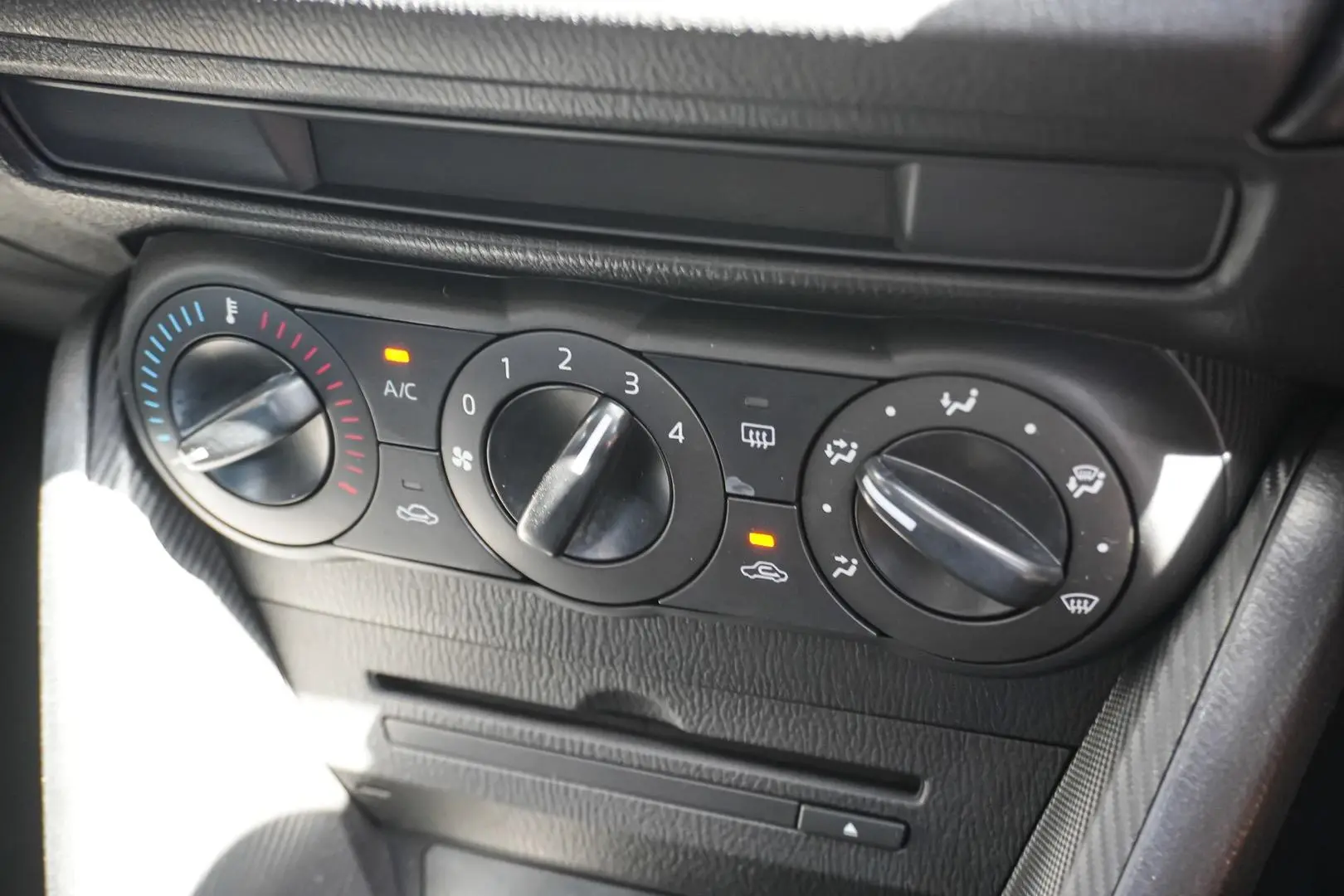 2014 Mazda 2 Gallery Image 21