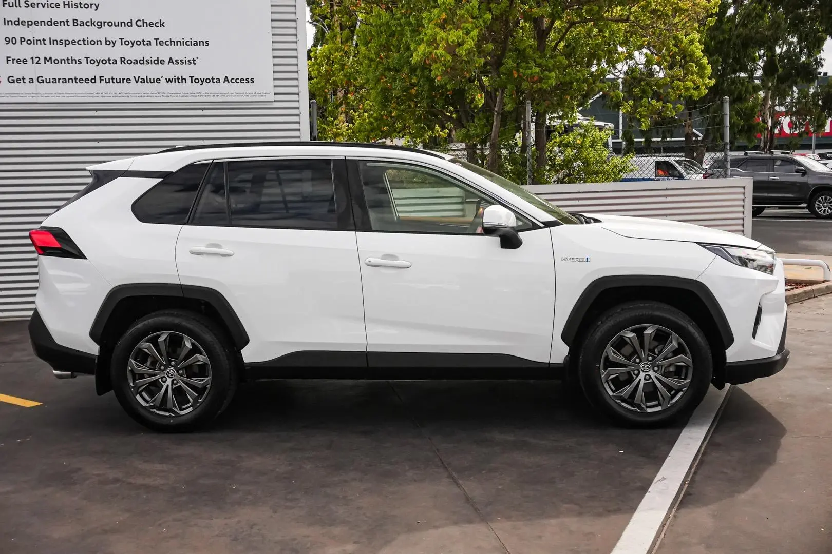 2021 Toyota RAV4 Gallery Image 4