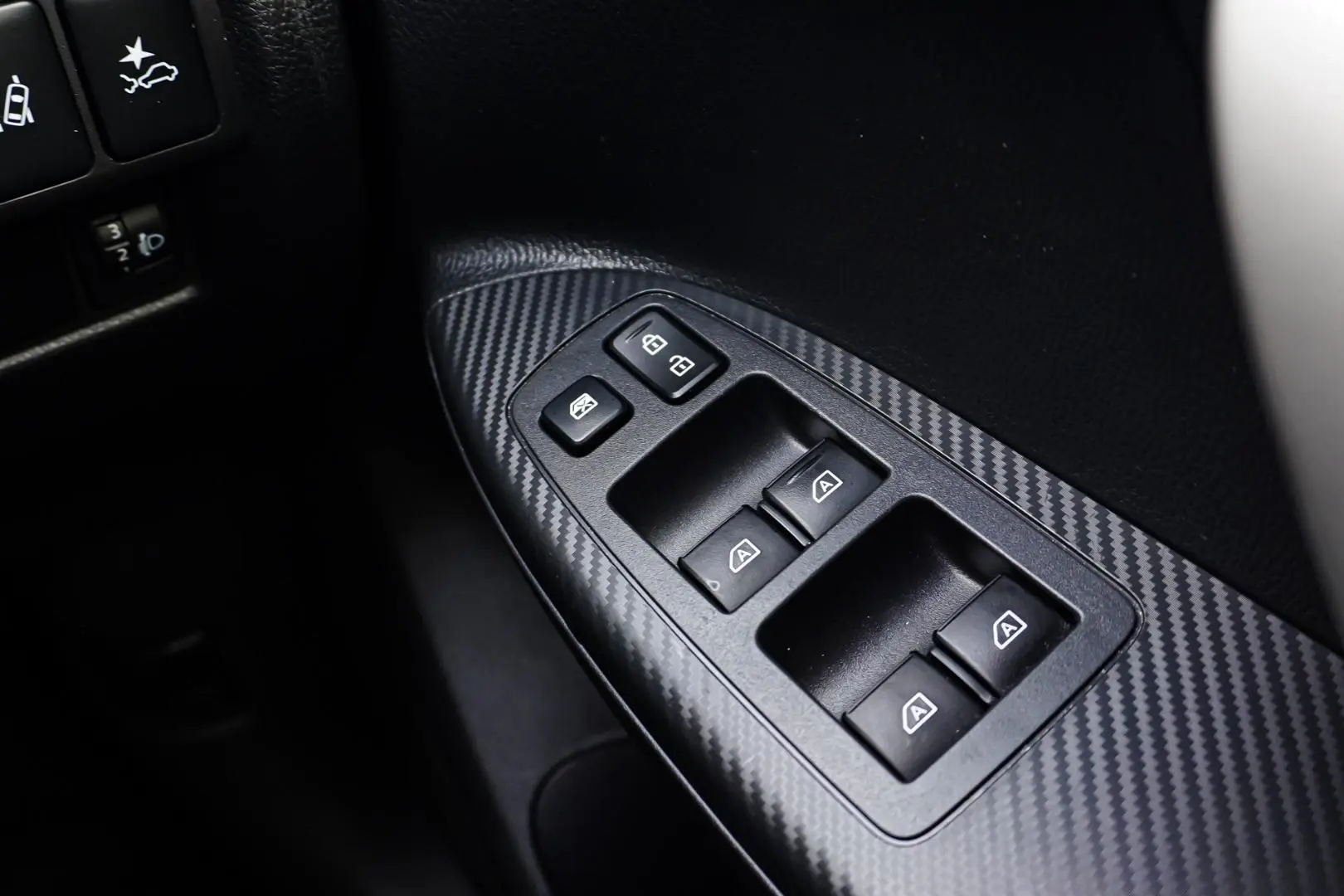 2022 Mitsubishi Eclipse Cross Gallery Image 24