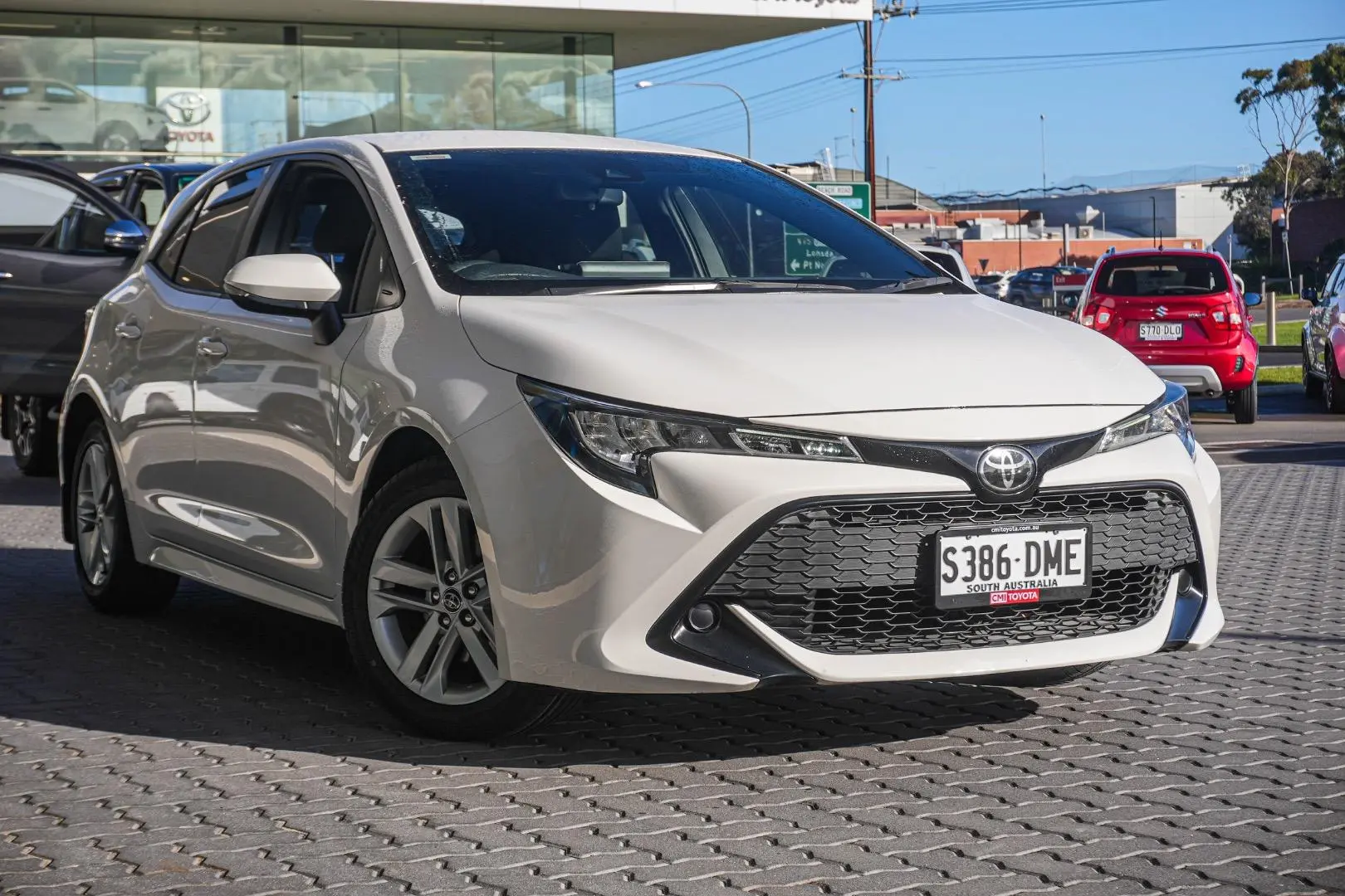2019 Toyota Corolla Gallery Image 2