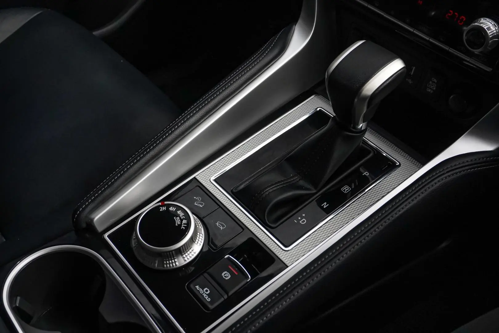 2024 Mitsubishi Pajero Sport Gallery Image 18