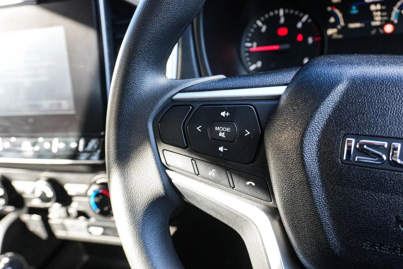 2023 Isuzu MU-X Gallery Image 20