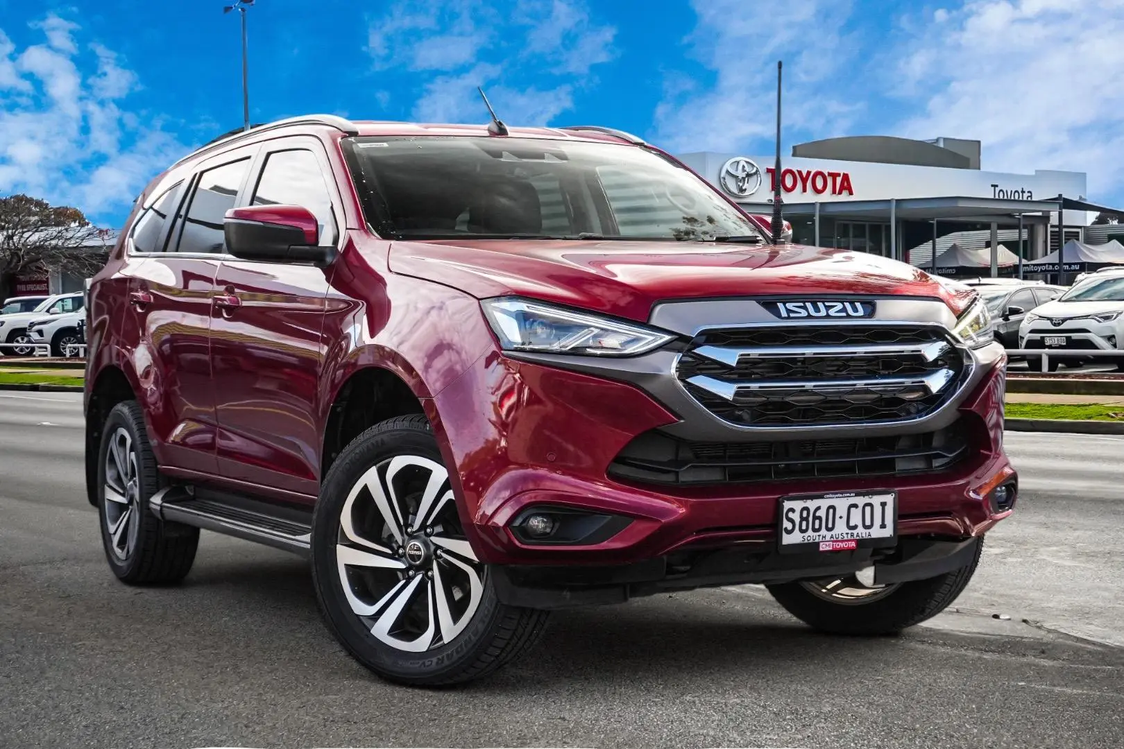 2022 Isuzu MU-X Image