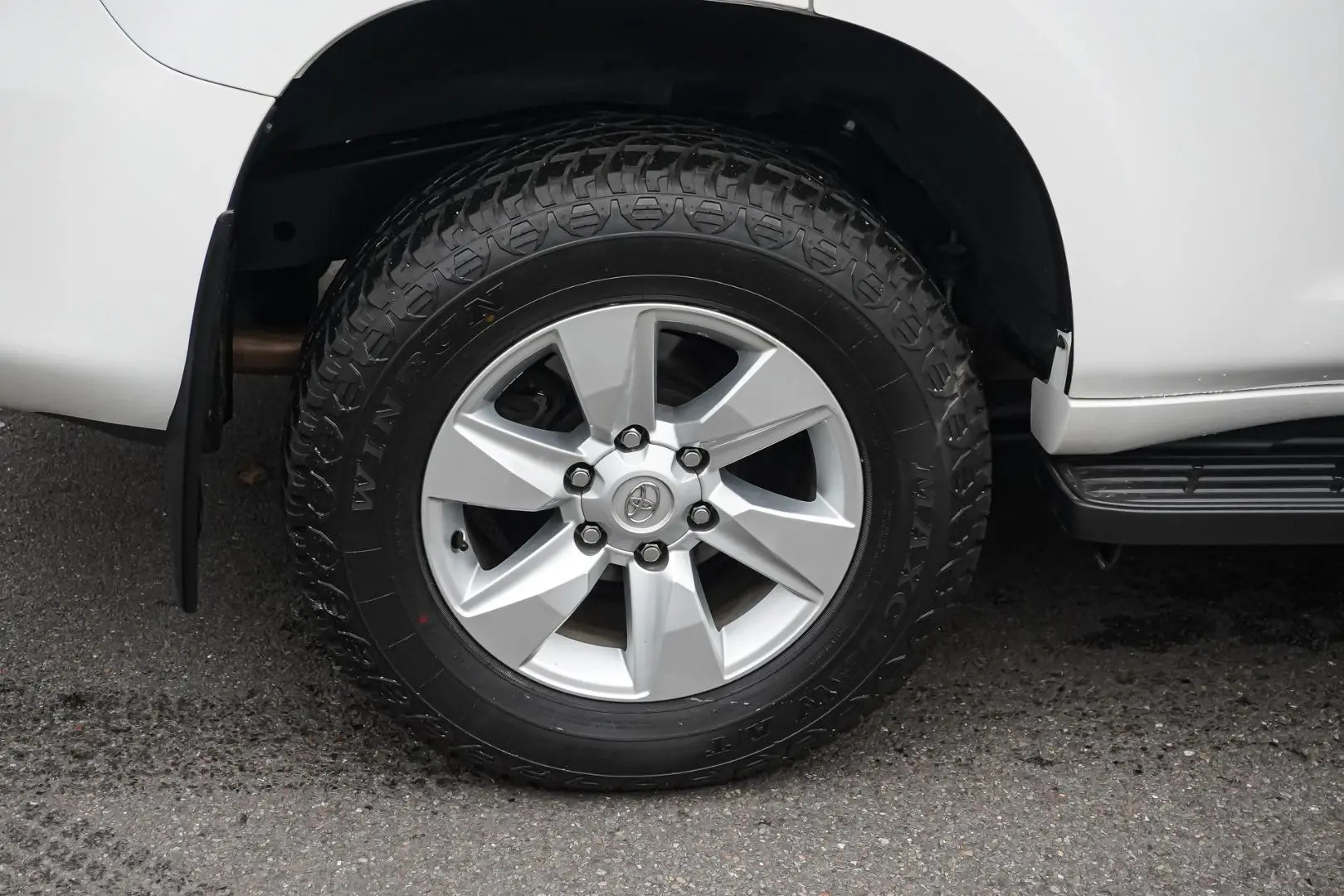2021 Toyota Landcruiser Prado Gallery Image 16