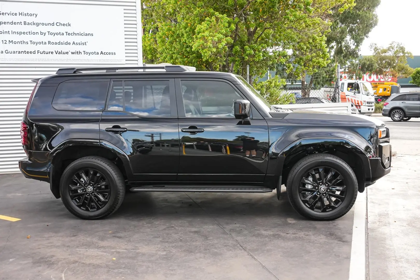 2025 Toyota Landcruiser Prado Gallery Image 4