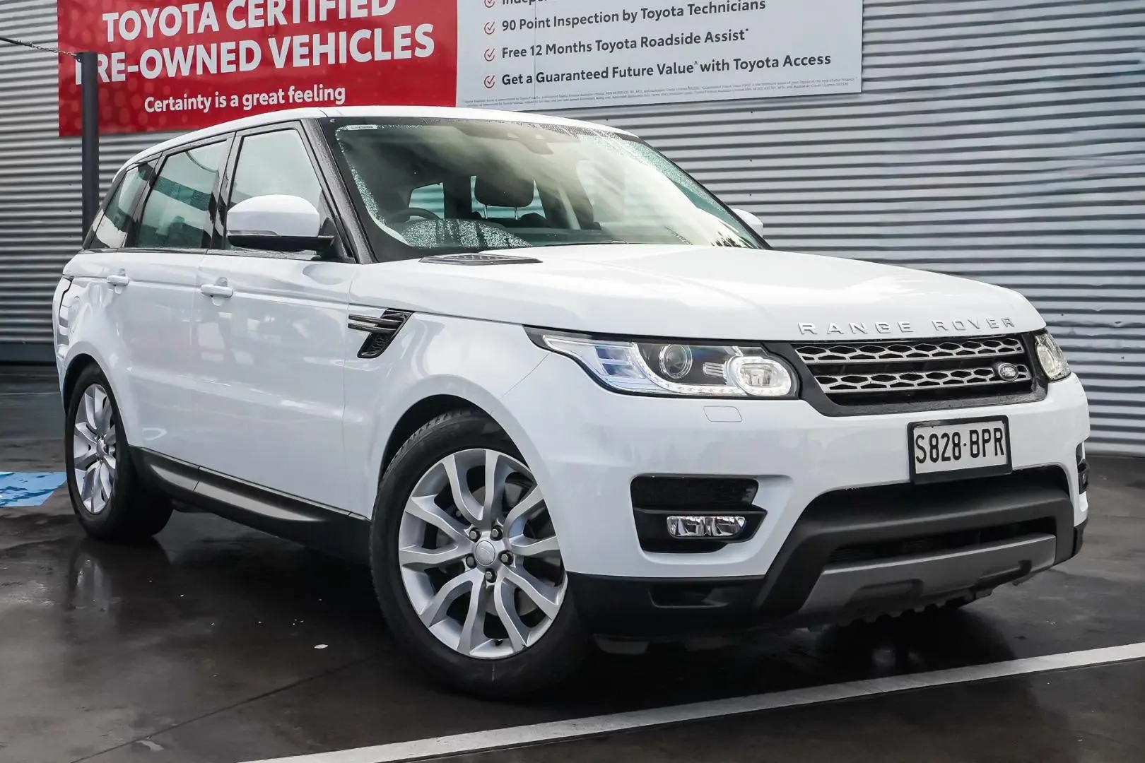 2017 Land Rover Range Rover Sport Gallery Image 2