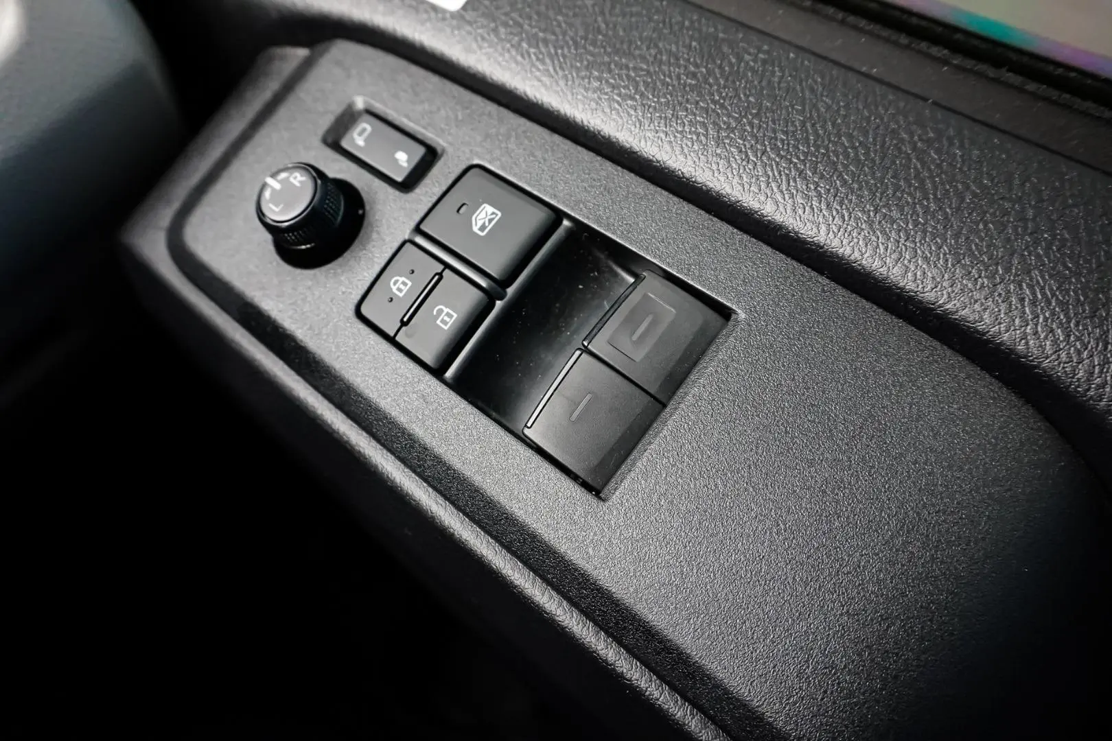 2025 Toyota Hiace Gallery Image 17