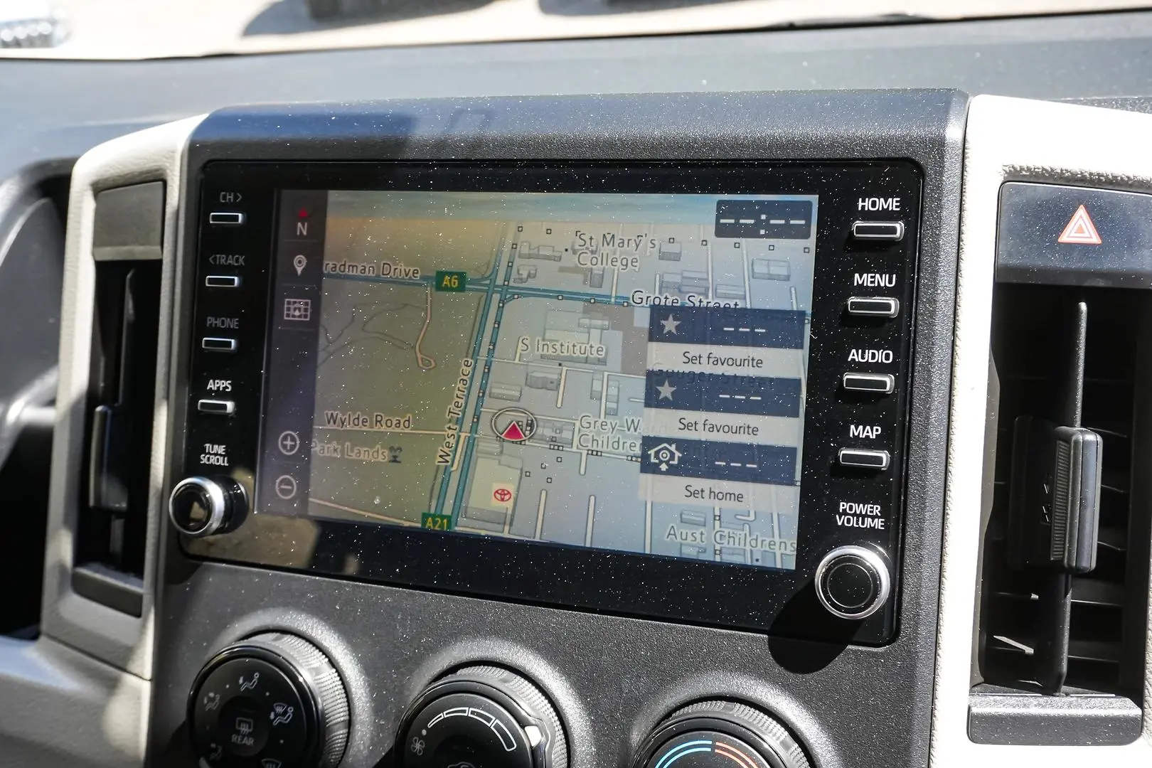 2020 Toyota Hiace Gallery Image 23