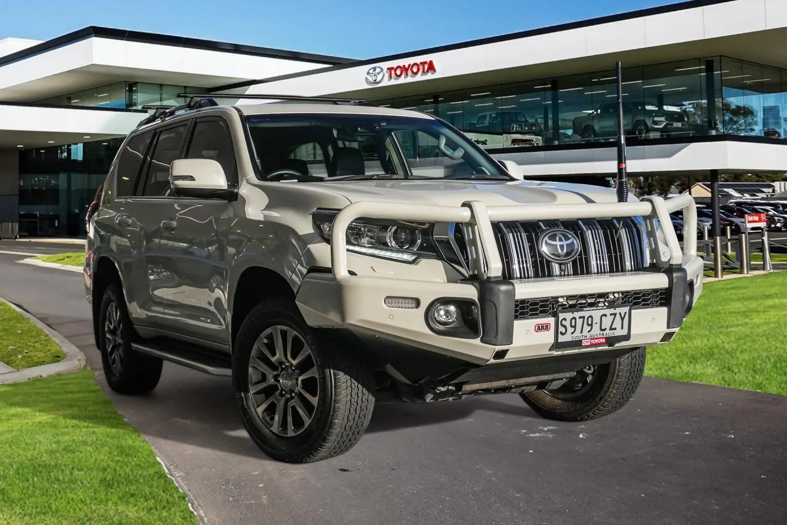 2020 Toyota Landcruiser Prado Gallery Image 1