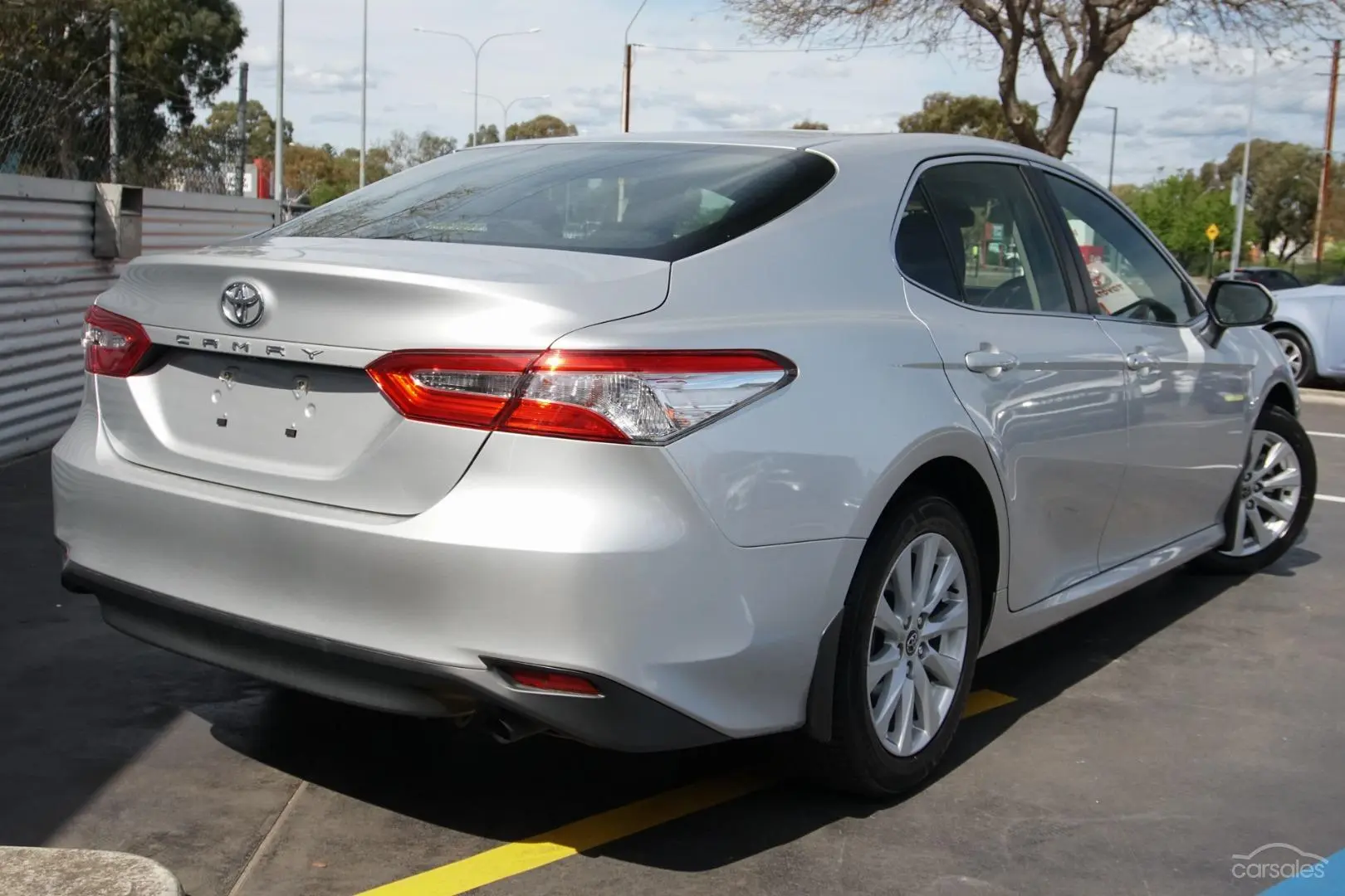 2019 Toyota Camry Image 2