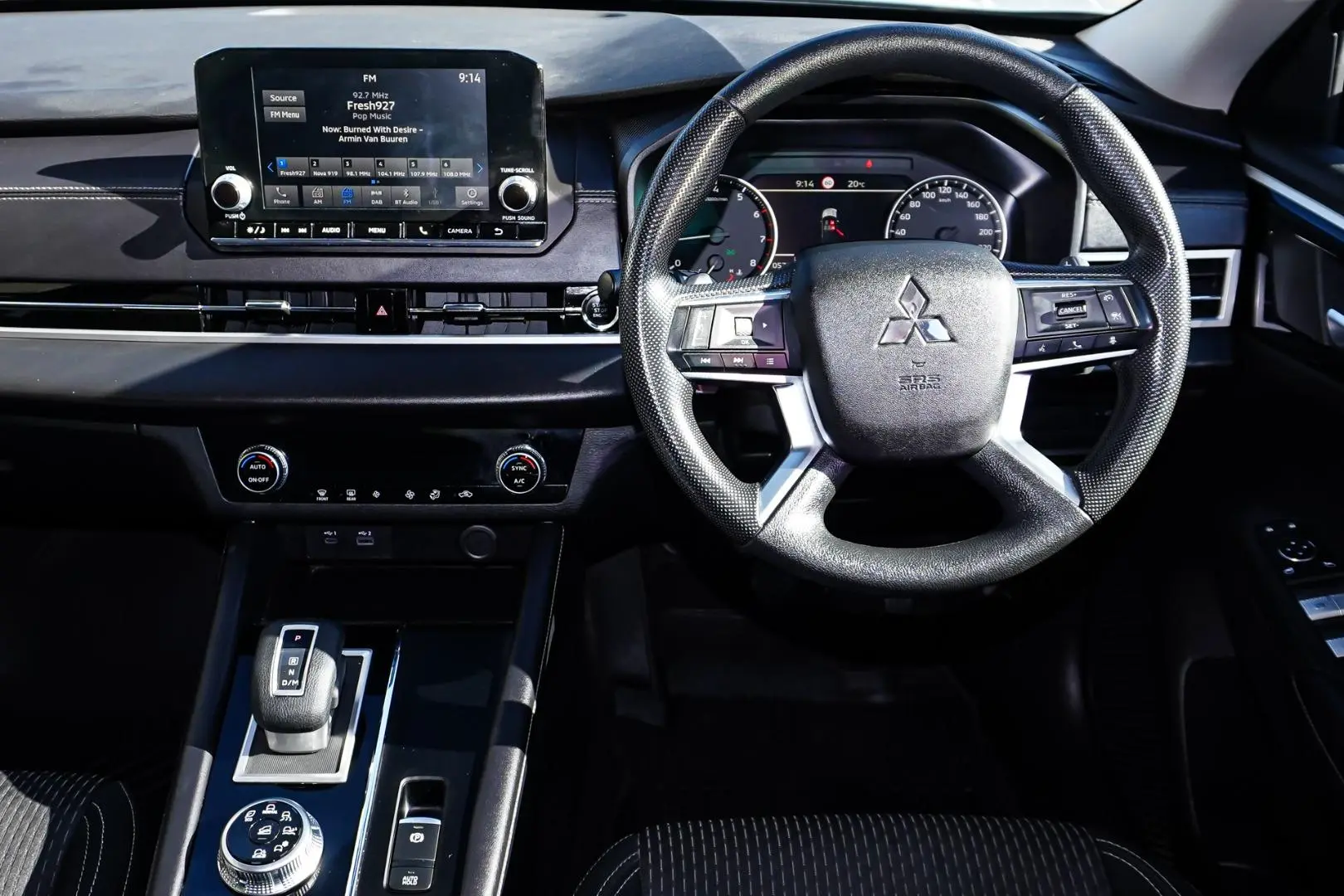 2023 Mitsubishi Outlander Gallery Image 8