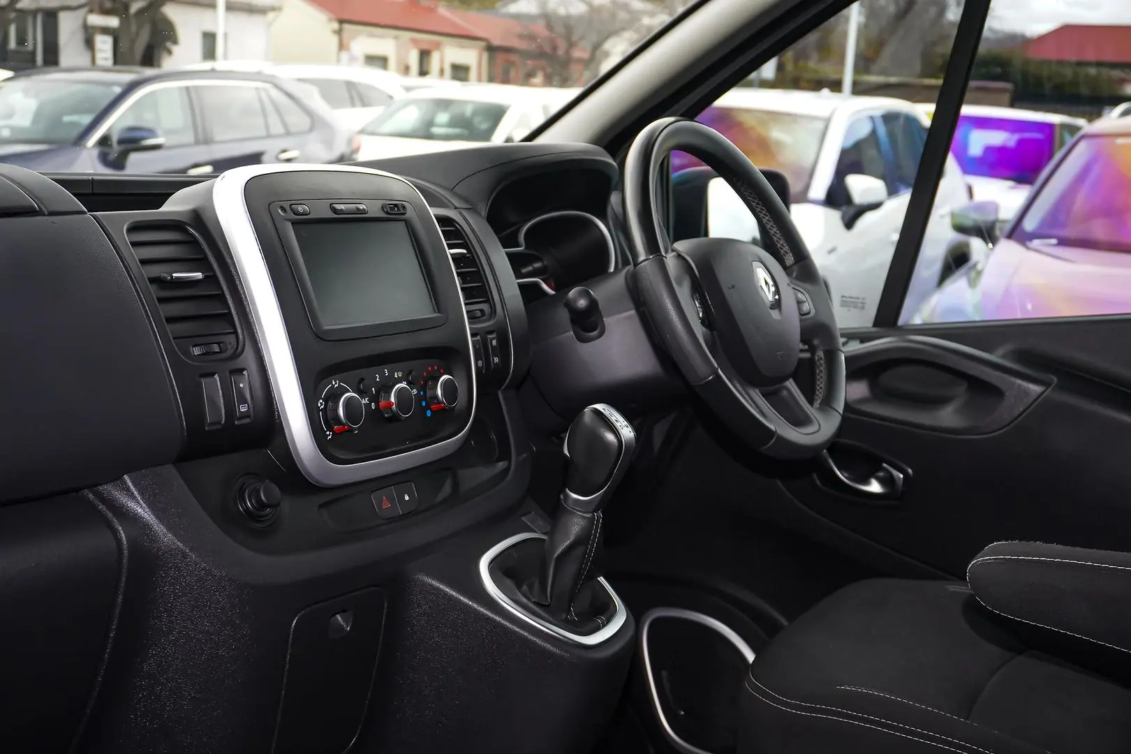 2022 Renault Trafic Gallery Image 11