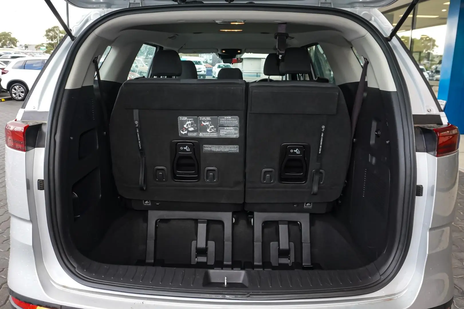2022 Kia Carnival Gallery Image 10