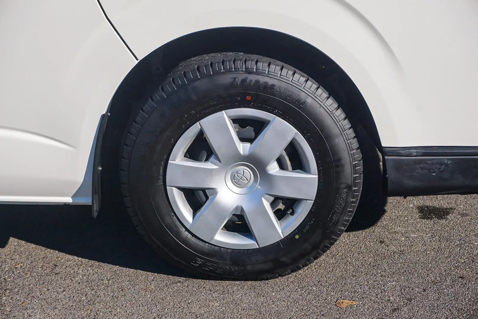 2018 Toyota Hiace Gallery Image 12