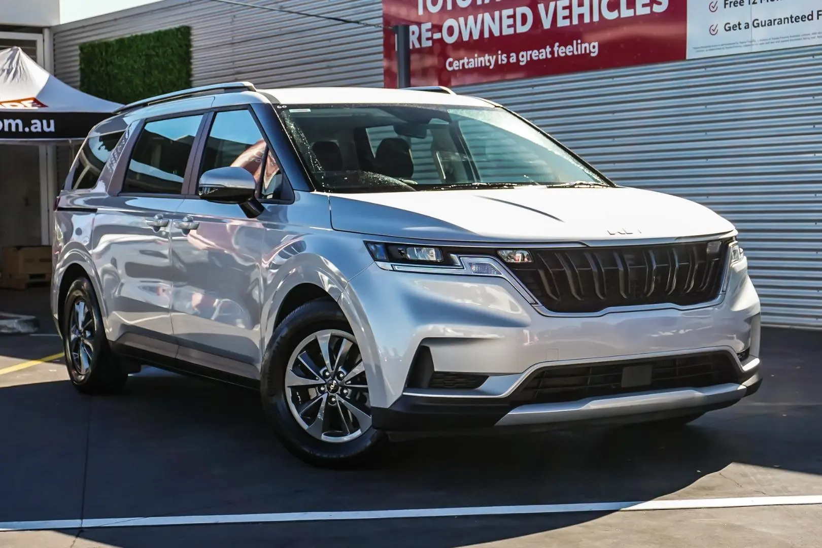 2022 Kia Carnival Gallery Image 1