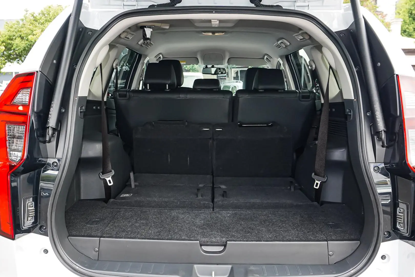 2022 Mitsubishi Pajero Sport Gallery Image 10