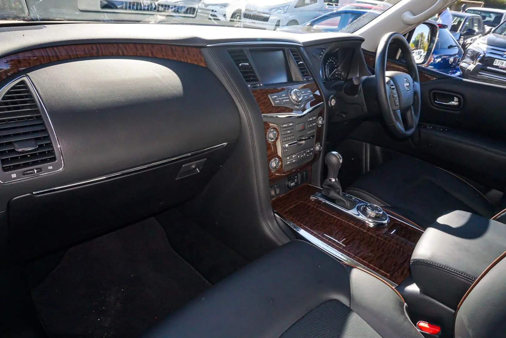 2023 Nissan Patrol Gallery Image 10