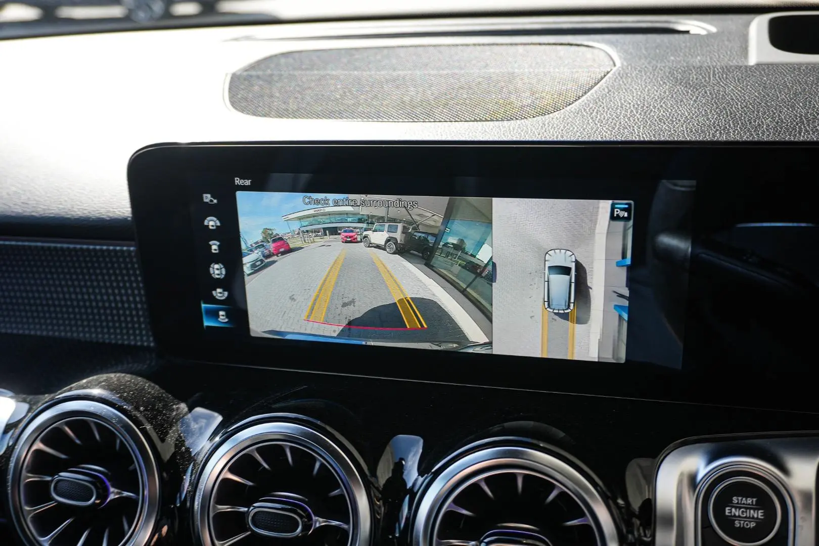2021 Mercedes-Benz GLB-Class Gallery Image 23