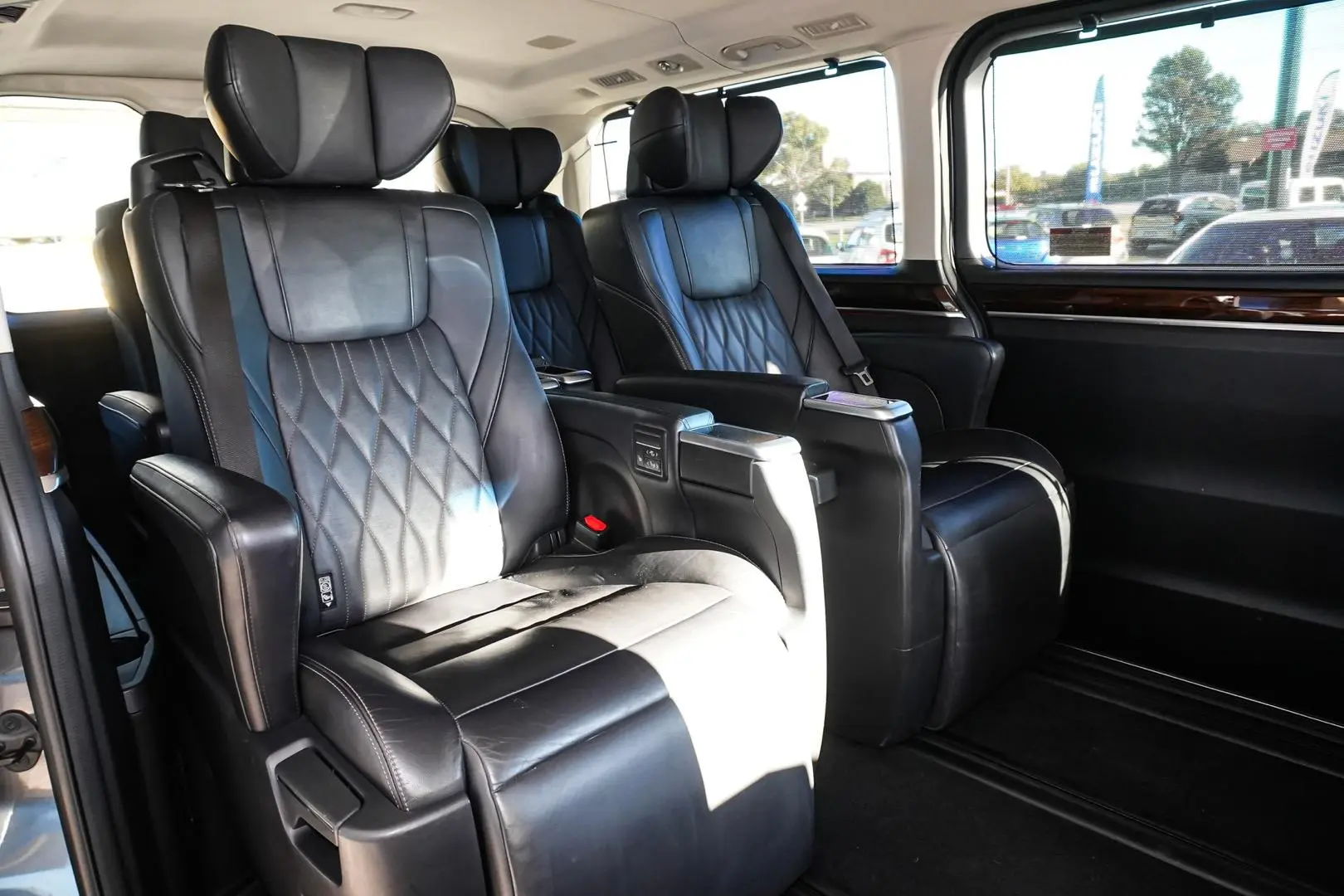 2019 Toyota Granvia Gallery Image 17