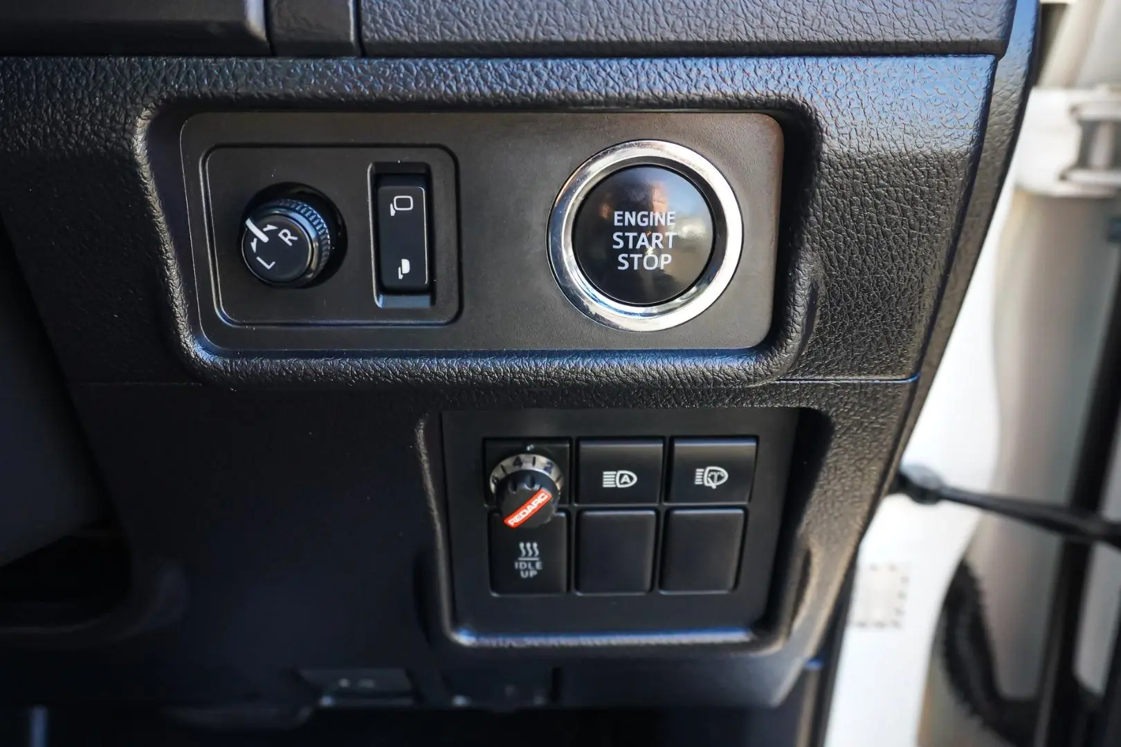2017 Toyota Landcruiser Prado Gallery Image 24