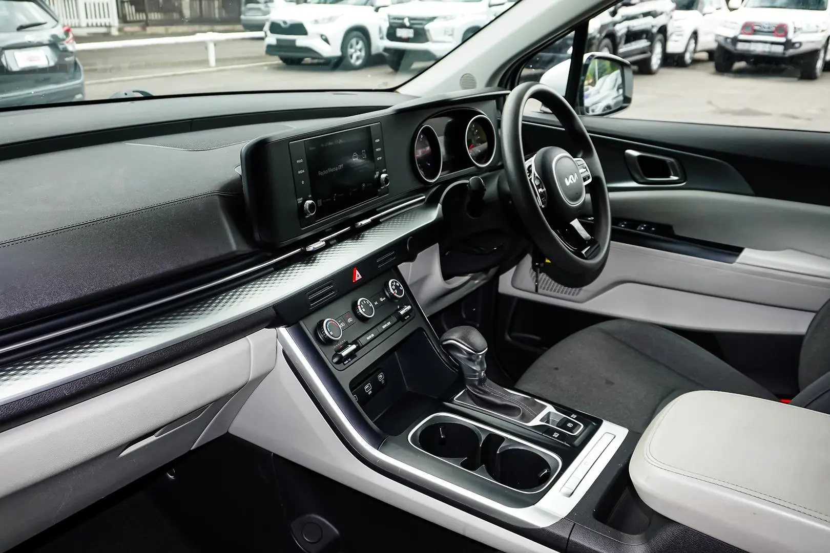 2022 Kia Carnival Gallery Image 11