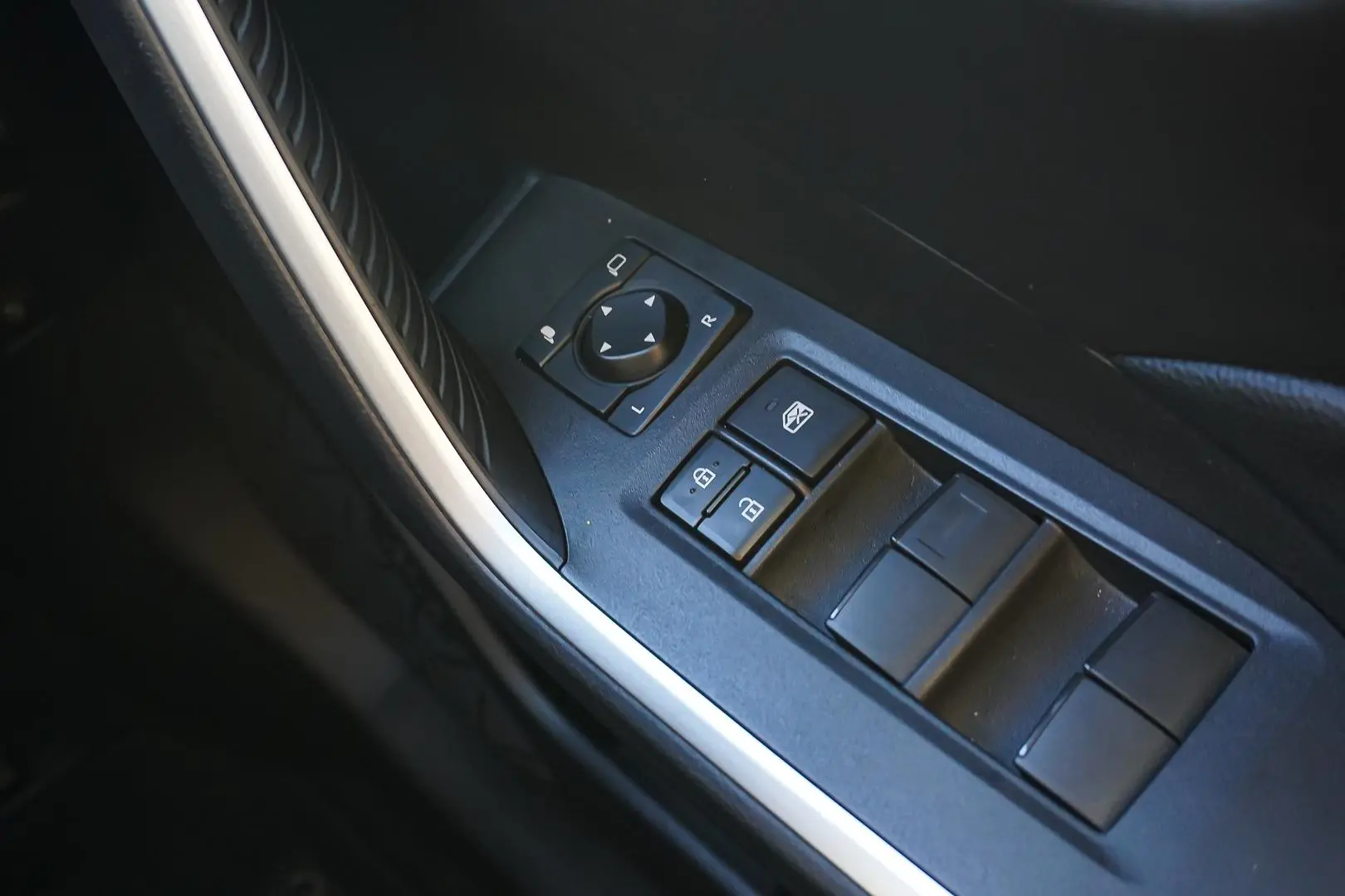 2025 Toyota RAV4 Gallery Image 22
