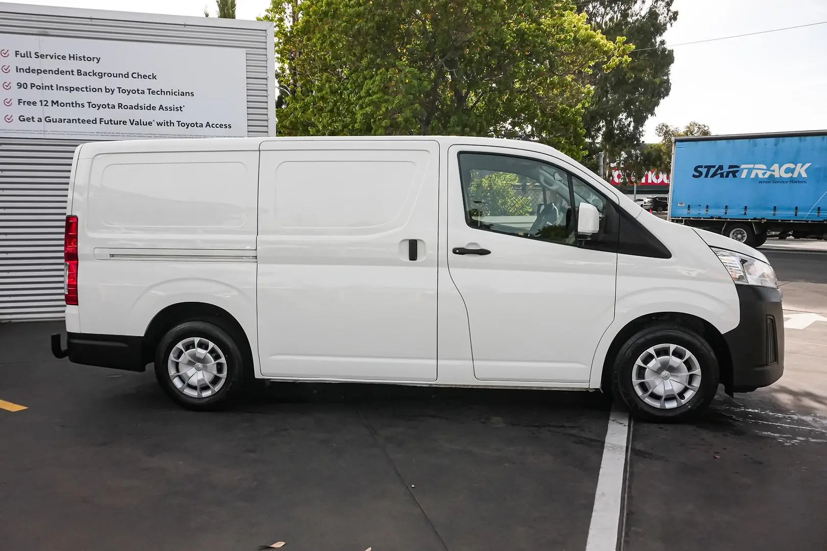2021 Toyota Hiace Gallery Image 4