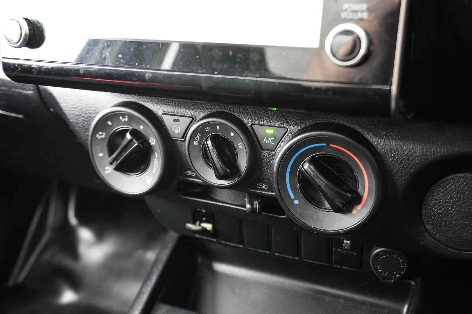 2020 Toyota Hilux Gallery Image 22