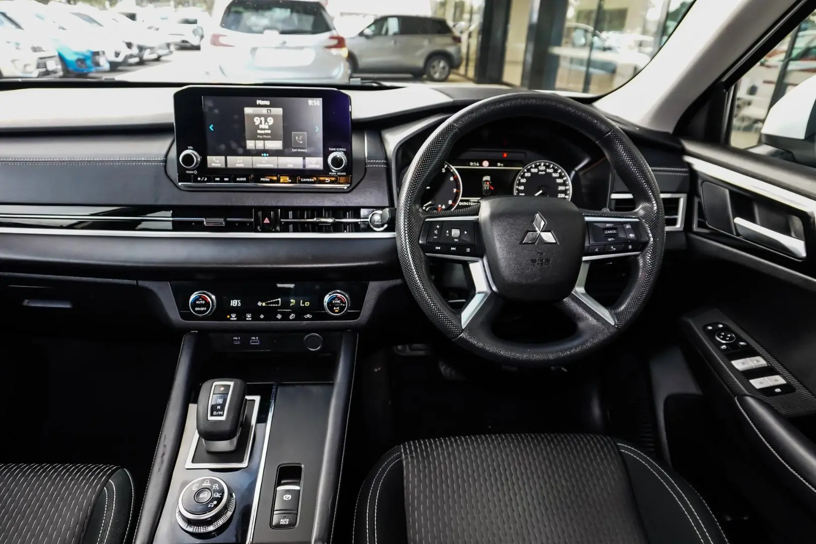 2023 Mitsubishi Outlander Gallery Image 9