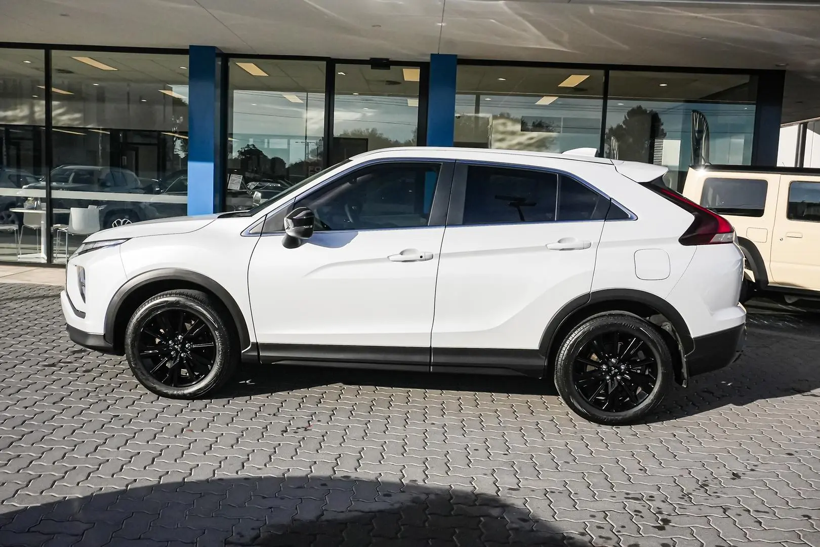 2023 Mitsubishi Eclipse Cross Gallery Image 4