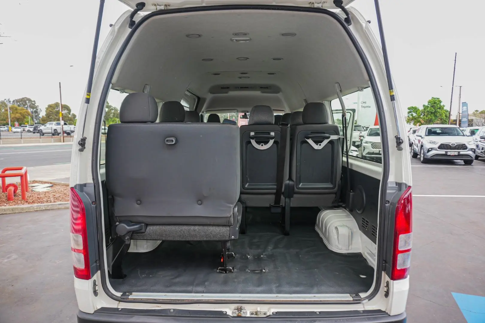 2017 Toyota Hiace Gallery Image 12