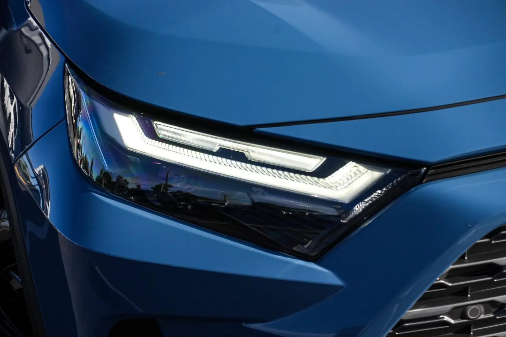 2025 Toyota RAV4 Gallery Image 12