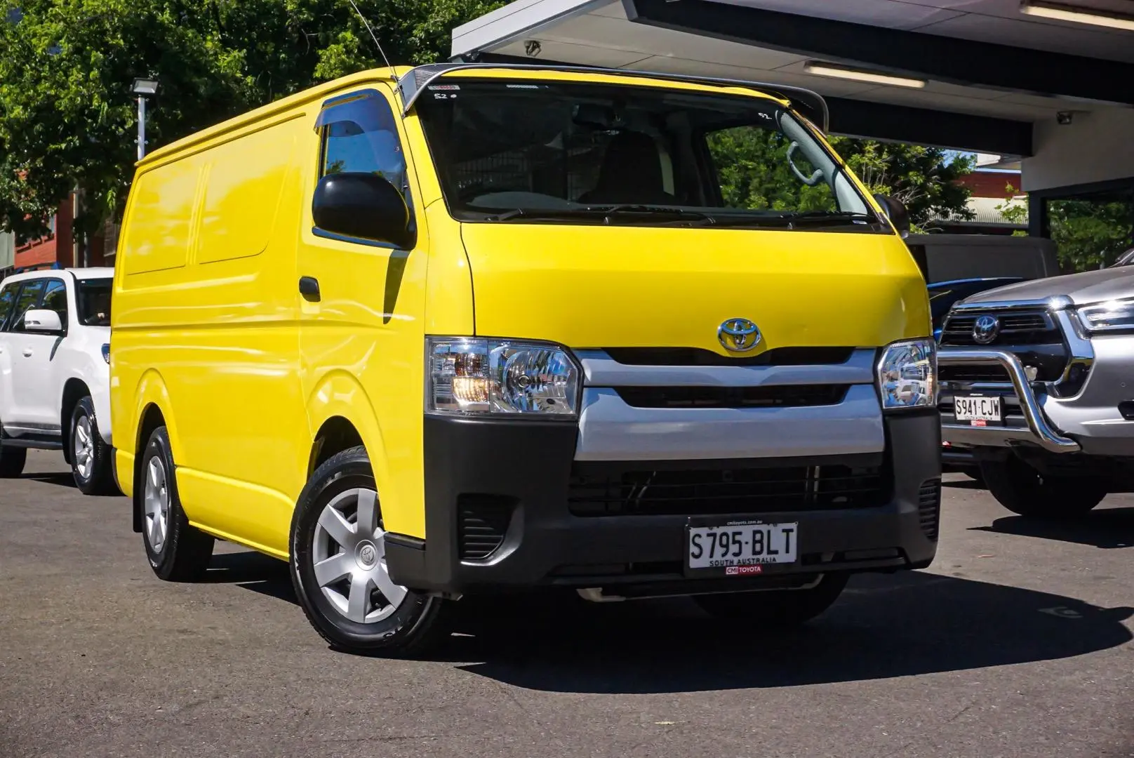 2016 Toyota Hiace Gallery Image 1